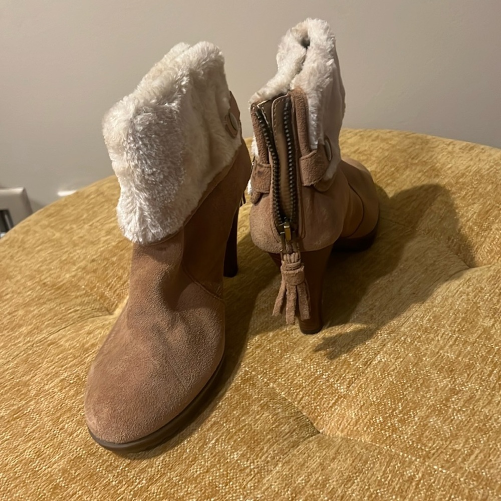 Ankle boots with fur